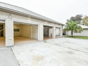 404 Moss Street, Houston TX 77009