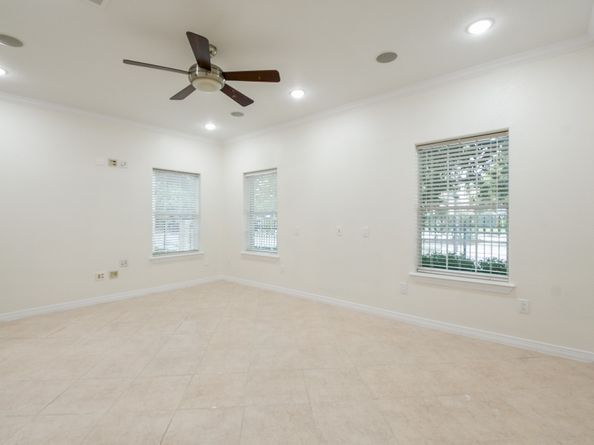 404 Moss Street, Houston TX 77009