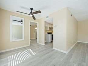 1516 Bay Area Boulevard Q3, Houston TX 77058