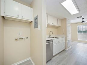 1516 Bay Area Boulevard Q3, Houston TX 77058