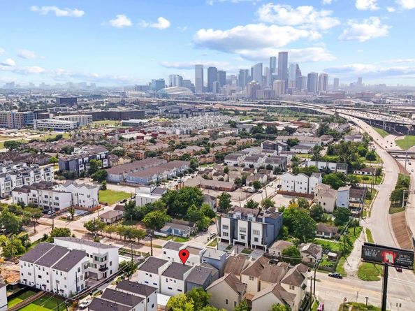 3405 Baer Street, Houston TX 77020