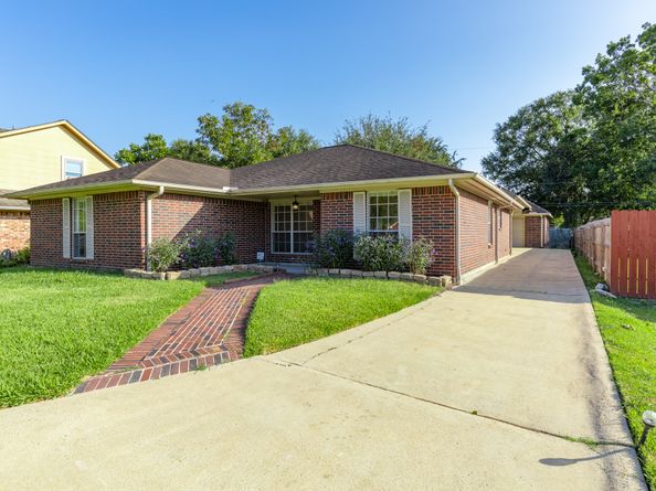 8018 Holiday Lane, Houston TX 77075