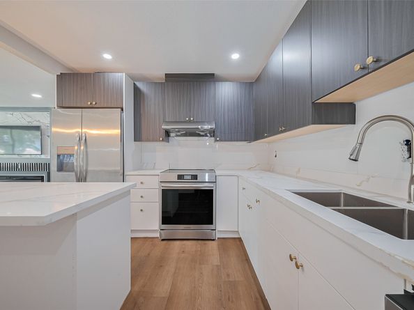 6058 Lyndhurst Drive, Houston TX 77033