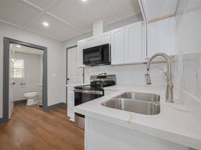 6058 Lyndhurst Drive, Houston TX 77033