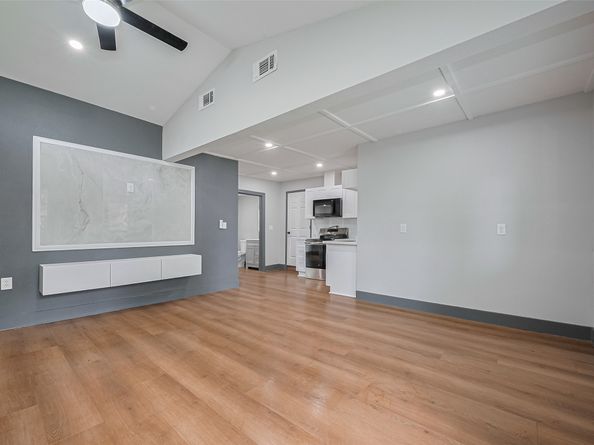 6058 Lyndhurst Drive, Houston TX 77033