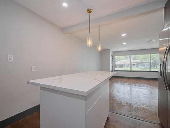 6058 Lyndhurst Drive, Houston TX 77033