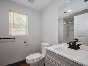 6058 Lyndhurst Drive, Houston TX 77033