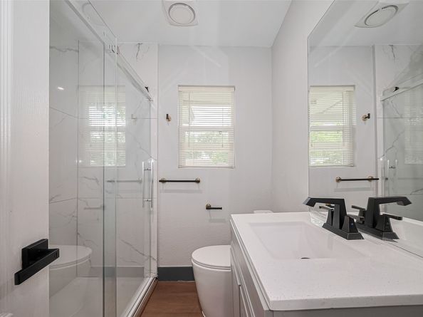 6058 Lyndhurst Drive, Houston TX 77033