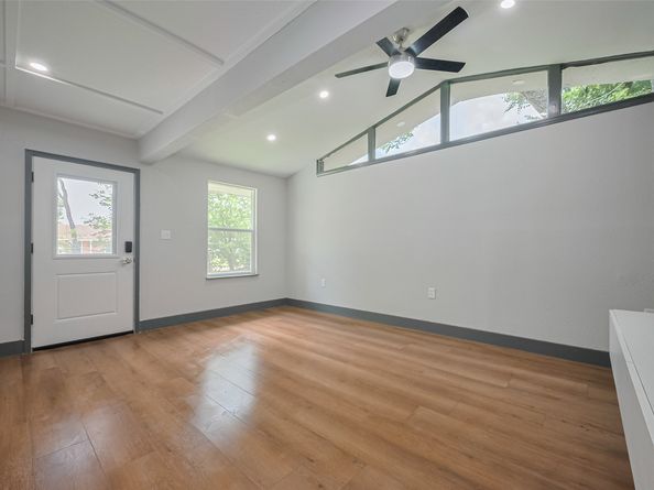 6058 Lyndhurst Drive, Houston TX 77033