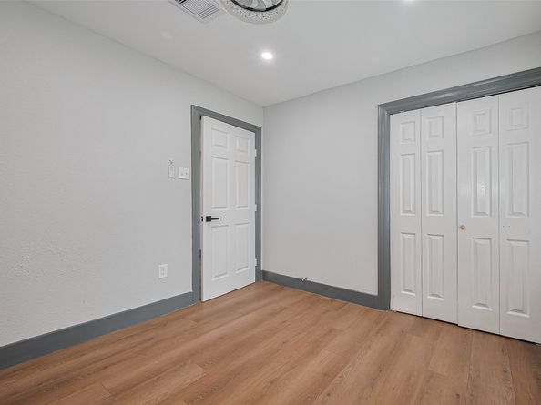 6058 Lyndhurst Drive, Houston TX 77033