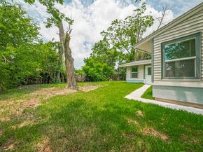 6058 Lyndhurst Drive, Houston TX 77033