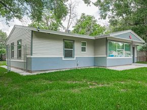 6058 Lyndhurst Drive, Houston TX 77033