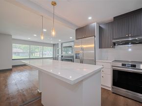 6058 Lyndhurst Drive, Houston TX 77033