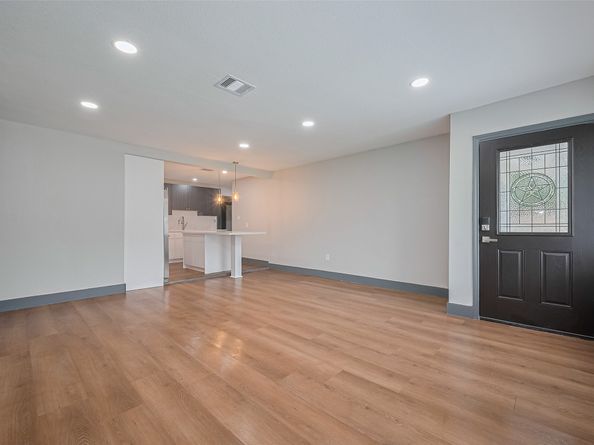 6058 Lyndhurst Drive, Houston TX 77033