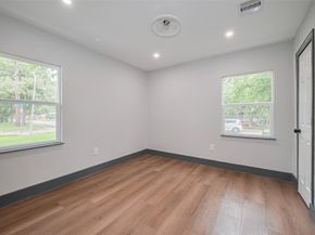 6058 Lyndhurst Drive, Houston TX 77033