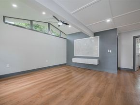 6058 Lyndhurst Drive, Houston TX 77033