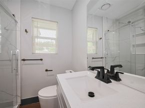 6058 Lyndhurst Drive, Houston TX 77033