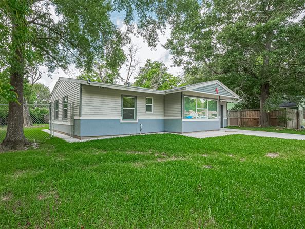 6058 Lyndhurst Drive, Houston TX 77033