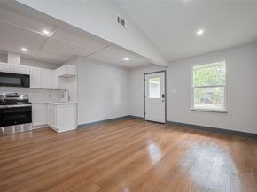 6058 Lyndhurst Drive, Houston TX 77033