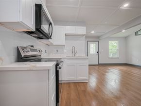 6058 Lyndhurst Drive, Houston TX 77033