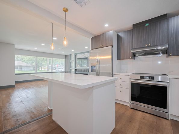 6058 Lyndhurst Drive, Houston TX 77033