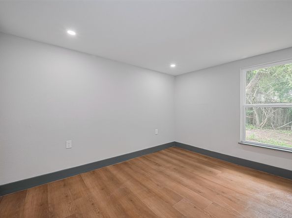 6058 Lyndhurst Drive, Houston TX 77033