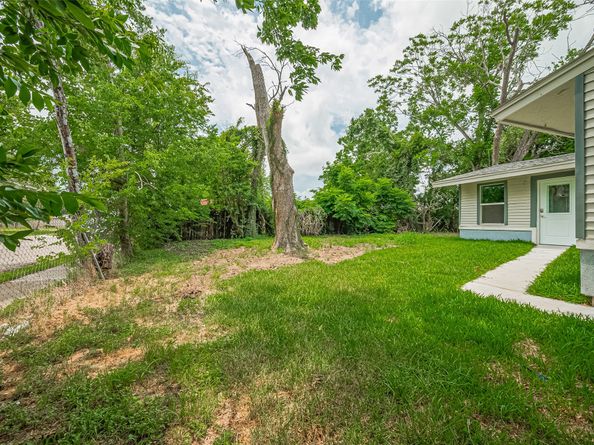 6058 Lyndhurst Drive, Houston TX 77033