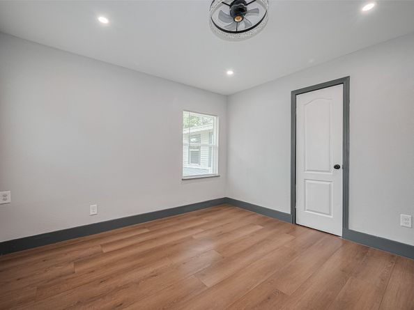 6058 Lyndhurst Drive, Houston TX 77033