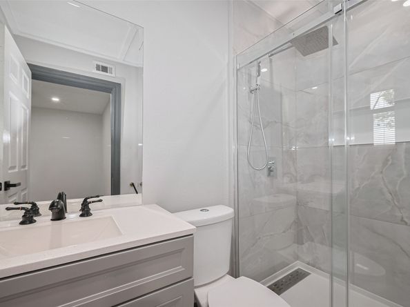 6058 Lyndhurst Drive, Houston TX 77033