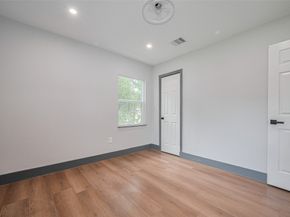 6058 Lyndhurst Drive, Houston TX 77033