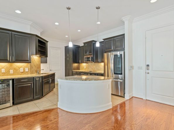 2120 KIPLING Street 301, Houston TX 77098