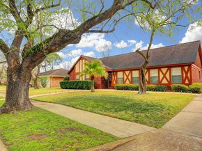 5711 Hummingbird Street, Houston TX 77096
