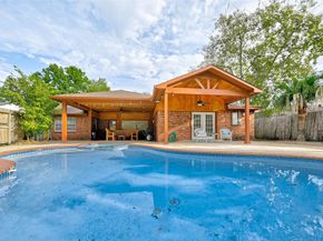 5711 Hummingbird Street, Houston TX 77096