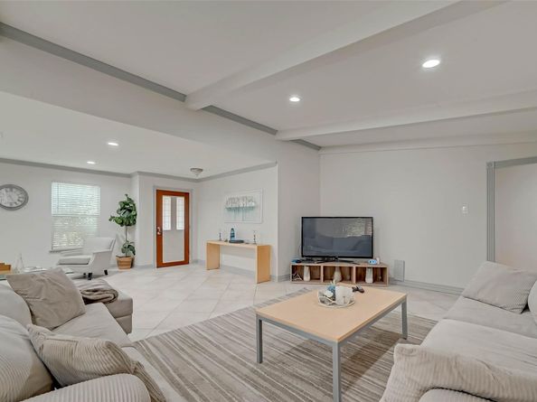 5711 Hummingbird Street, Houston TX 77096