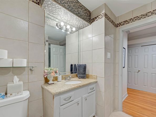 5711 Hummingbird Street, Houston TX 77096