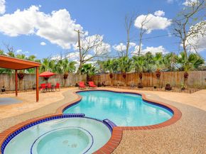 5711 Hummingbird Street, Houston TX 77096