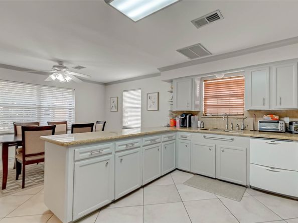 5711 Hummingbird Street, Houston TX 77096