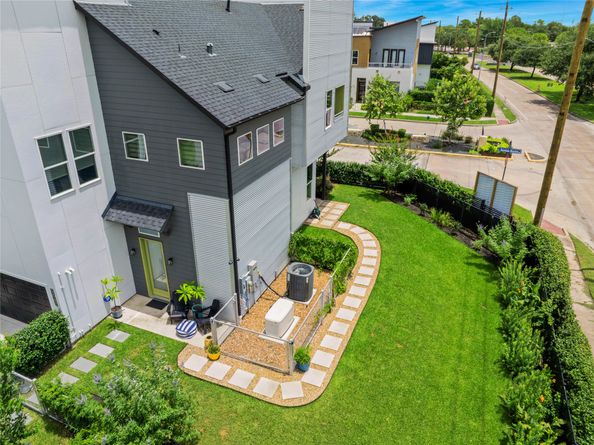 9847 Mocking Bird Hill Lane, Houston TX 77080