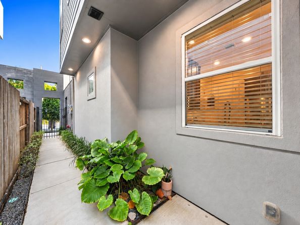 5205 Darling Street, Houston TX 77007
