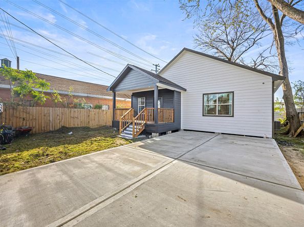 8824 Leander Street, Houston TX 77012