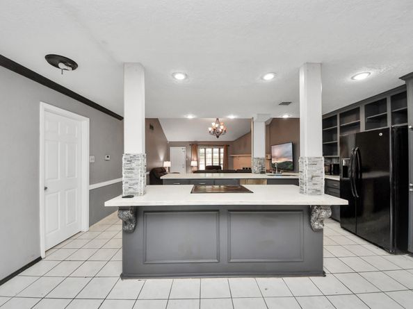 15103 Weil Place, Houston TX 77060
