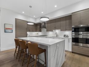 2047 Westcreek Lane 708, Houston TX 77027