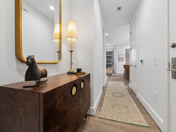 2047 Westcreek Lane 708, Houston TX 77027