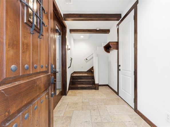 5733 Kiam Street, Houston TX 77007