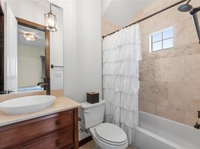 5733 Kiam Street, Houston TX 77007