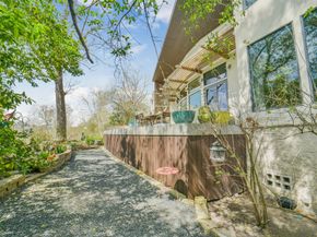 15 Hudson Circle, Houston TX 77024