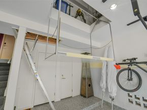 15 Hudson Circle, Houston TX 77024