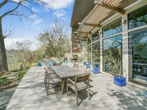 15 Hudson Circle, Houston TX 77024