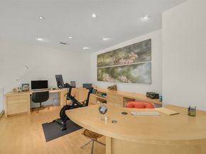 15 Hudson Circle, Houston TX 77024