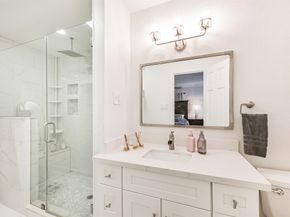 5002 Beechnut Street, Houston TX 77096